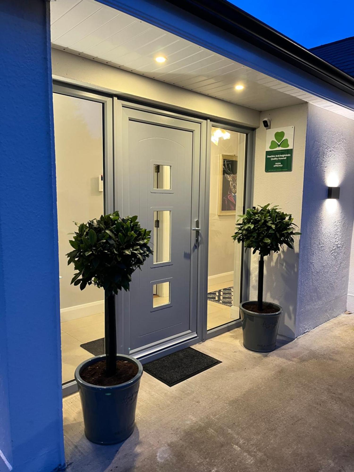The Hillcrest, Luxury Accommodation In Castleblayney Town エクステリア 写真