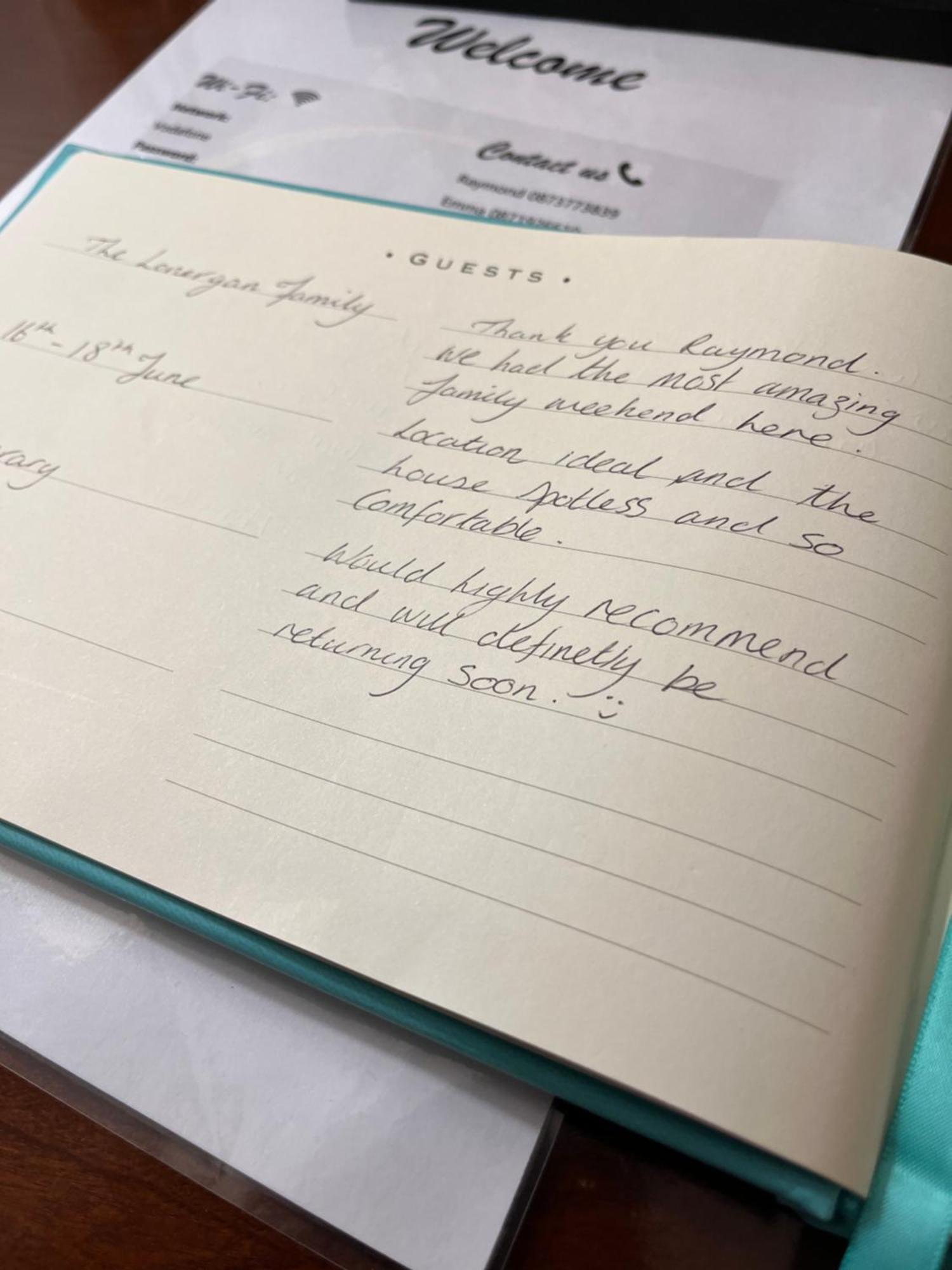 The Hillcrest, Luxury Accommodation In Castleblayney Town エクステリア 写真