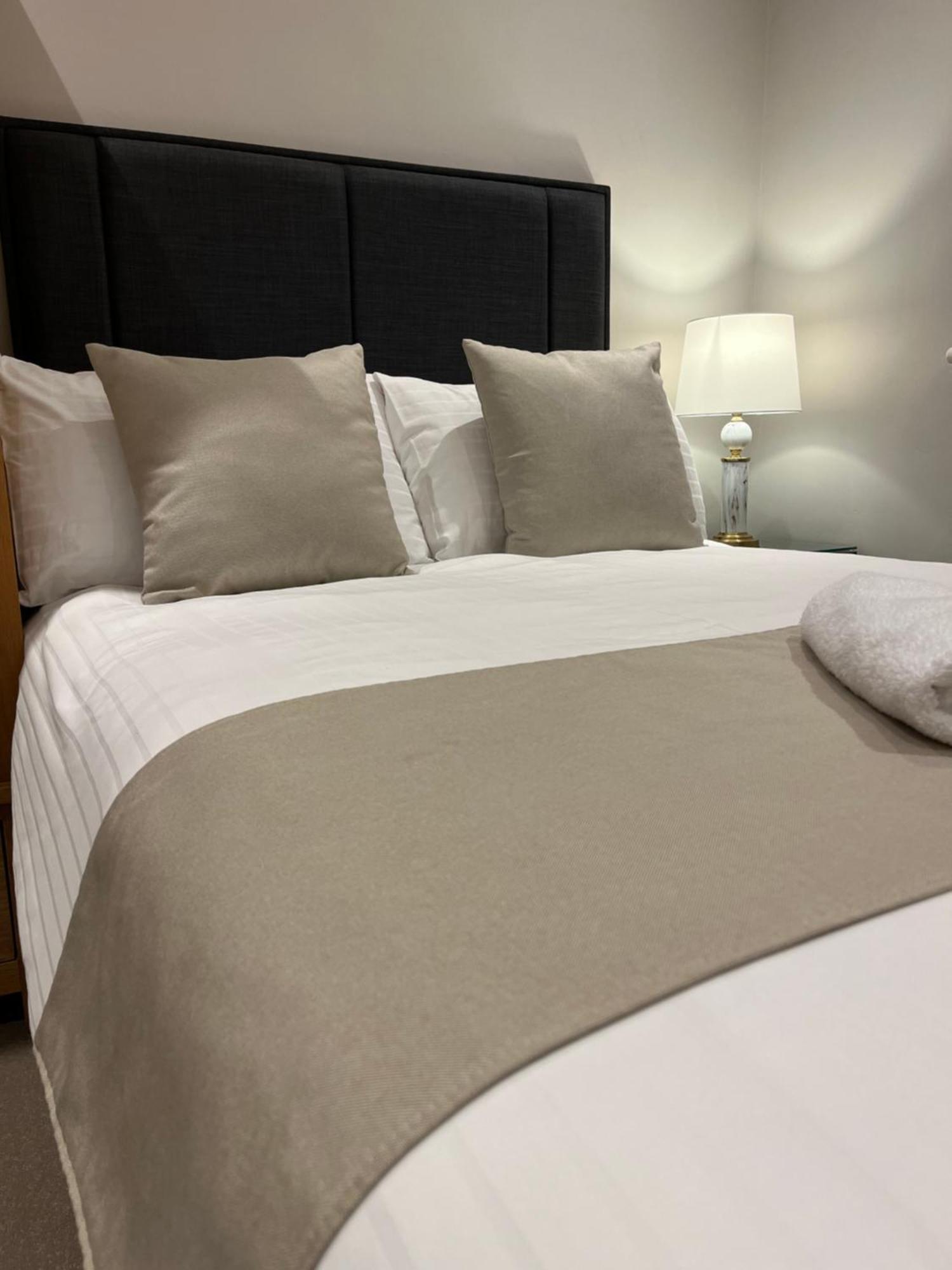 The Hillcrest, Luxury Accommodation In Castleblayney Town エクステリア 写真
